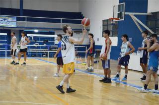 Racing realizó anoche el último entrenamiento de cara al transcendental partido de esta noche frente a los marplatenses