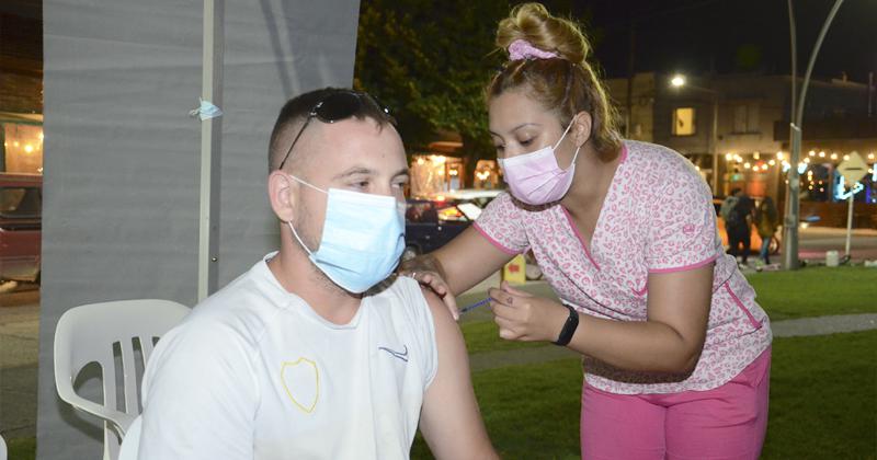 Vacunacioacuten nocturna- 38 olavarrienses se acercaron al Parque Mitre