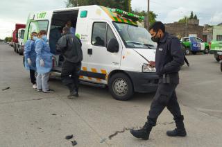 Auto embistioacute a motociclista y huyoacute 