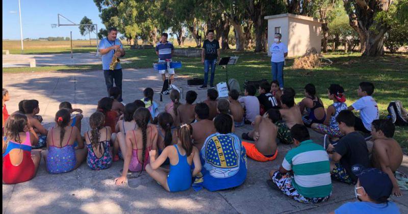  Los músicos de la Orquesta Musical brindaron una charla sobre los instrumentos que utilizan