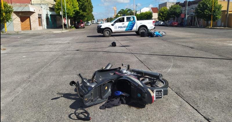 Dos motociclistas trasladados al hospital tras un choque