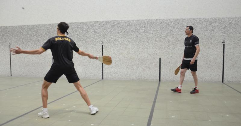 Habraacute un Torneo de Verano de pelota paleta en Sierra Chica