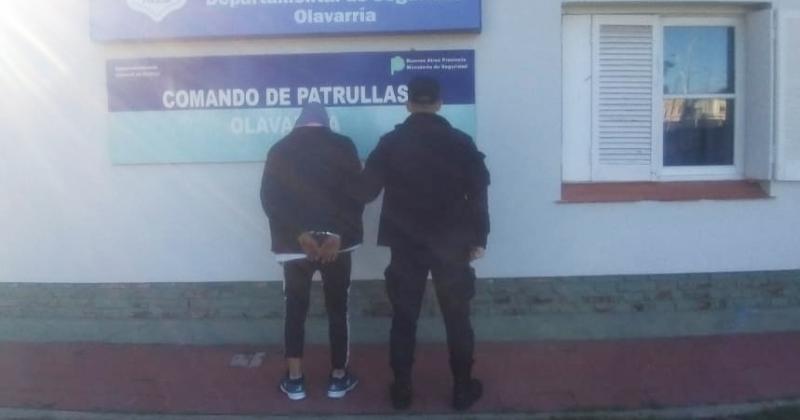 Entraron a robar a una casa mientras los duentildeos dormiacutean e intentaron escapar por los techos