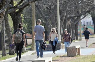 Covid- la positividad de esta jornada fue la maacutes baja del antildeo y marcoacute un 35-en-porciento- 