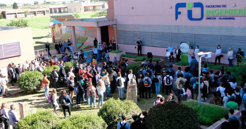 La Facultad de Ingenieriacutea abrioacute sus puertas a maacutes de 250 ingresantes