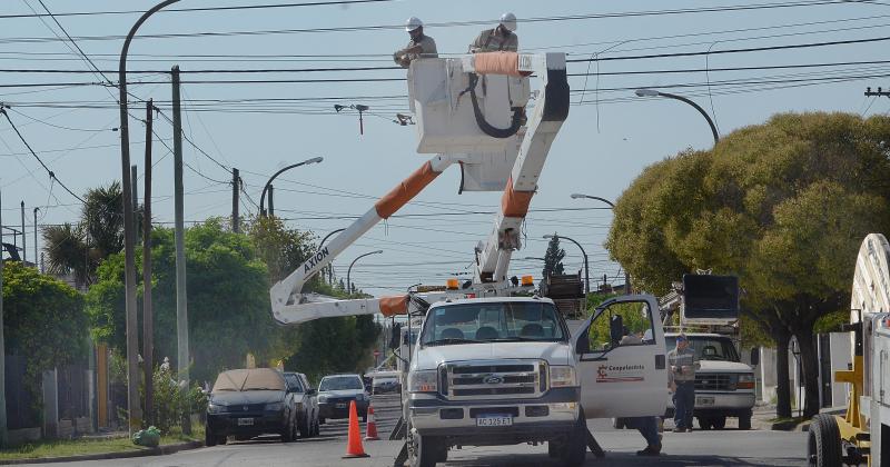 Cuatro barrios sin luz por la rotura de un cable de media tensión