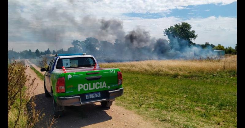 Incendio de pastos en barrio Nicolaacutes Avellaneda