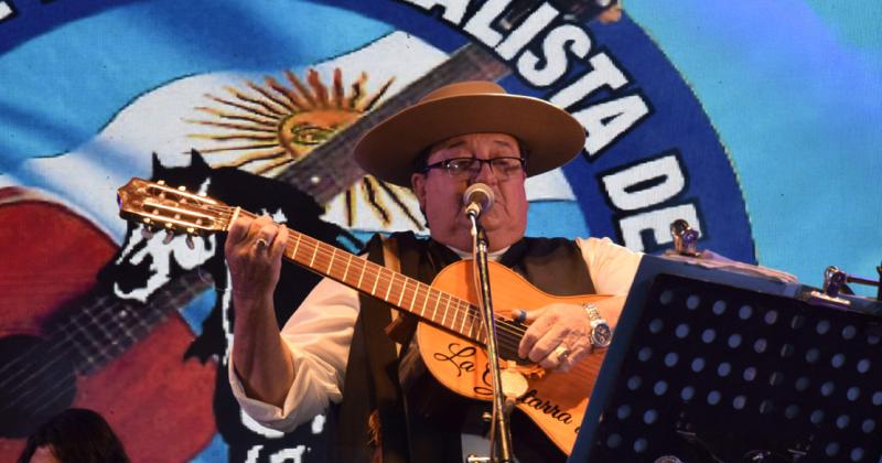 El 18ordm Festival Nacional de Doma y Folclore tendraacute el gran cierre con Luciano Pereyra