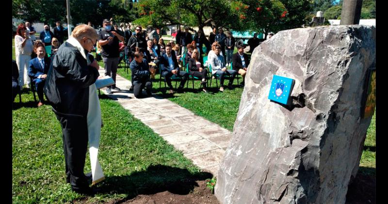 El Monumento a los Eslovenos est� ubicado en la Plaza de los Inmigrantes