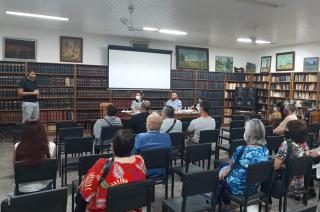 Mauricio Villarreal presentoacute su tercer libro en la Biblioteca Popular