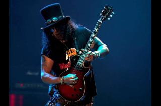 Slash con disco nuevo sin Guns NRoses y con una guitarra inspirada en eacutel