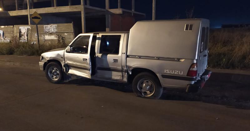 Fuerte impacto entre un auto y una camioneta