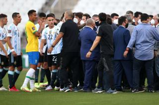 La FIFA determinoacute que el partido suspendido entre Brasil y Argentina debe repetirse