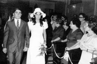 Hace 50 años Rubén Gianonni y Alicia Bedecarras daban el sí y luego festejaban con la sonrisa de la felicidad dibujada en sus rostros