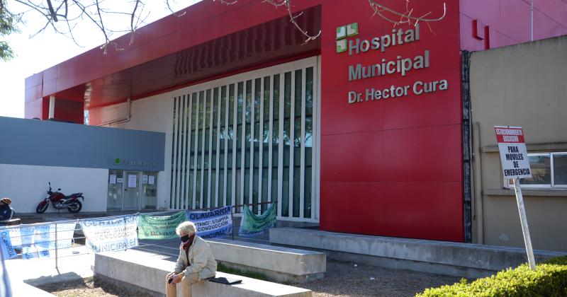 Respectos de los pacientes internados tres de ellos se encuentran en la Unidad de Terapia Intensiva ocho en Cuidados Generales y uno en el sector de Pediatría