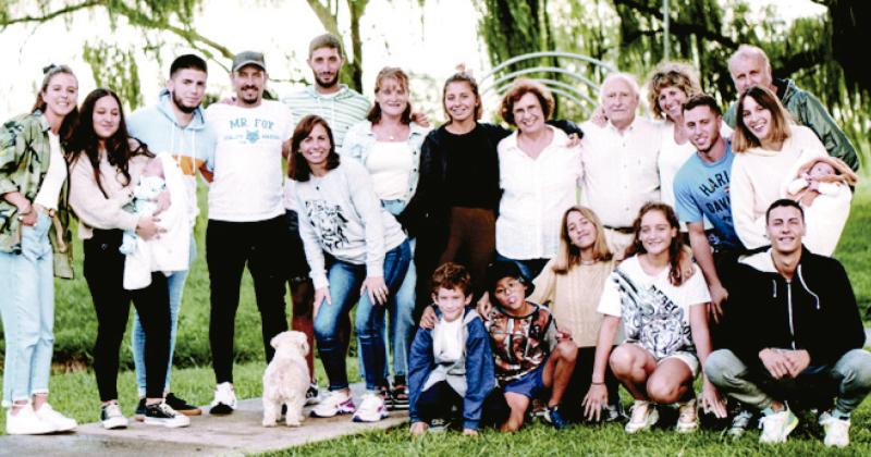 Alicia Bedecarras y Rubén Giannoni celebraron sus bodas de oro junto a toda su familia