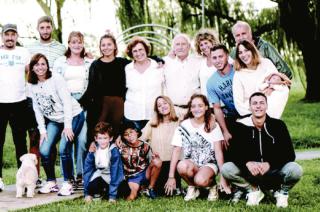 Alicia Bedecarras y Rubén Giannoni celebraron sus bodas de oro junto a toda su familia