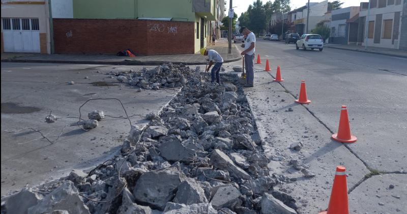 Se llevan a cabo tareas de conservación de pavimento de hormigón en Vélez Sarsfield y España