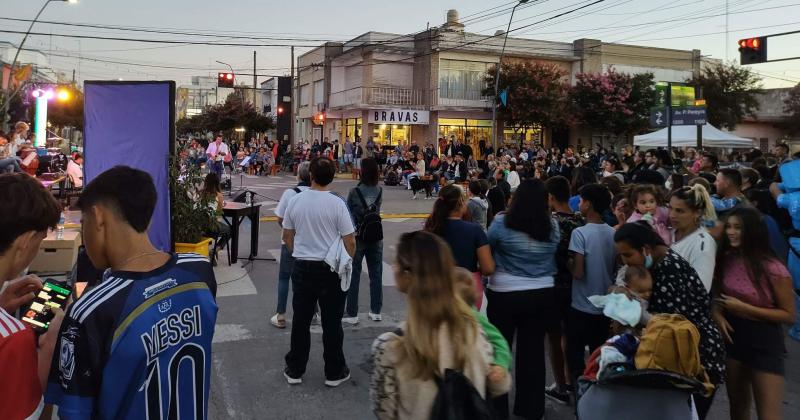 La esquina de las avenidas San Martín y Pereyra fue el epicentro de la fiesta del s�bado