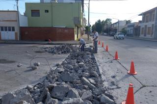 Se llevan a cabo tareas de conservación de pavimento de hormigón en Vélez Sarsfield y España