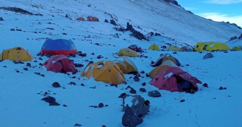 El olavarriense Javier Moraga hizo cumbre en el Aconcagua con un fin solidario