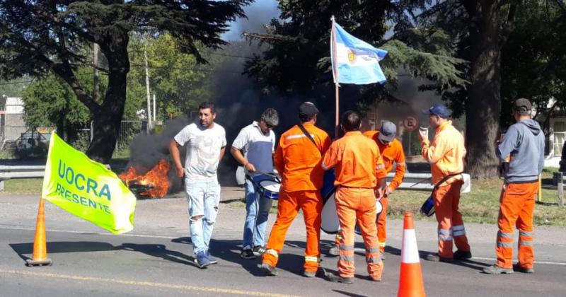 Es el  segundo día en el que reclaman la falta de vi�ticos de ropa y los elementos de seguridad de prevención por la pandemia de Covid