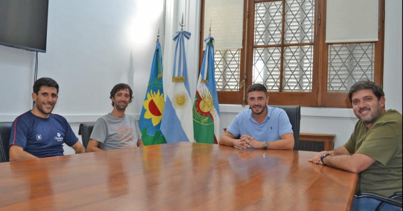 Oscar Tito Gonz�lez mantuvo un encuentro con Ezequiel Galli Diego Robbiani y Juan Agustín Galli