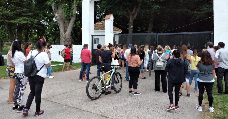 Importante manifestacioacuten frente al Regimiento para pedir justicia por Malevo