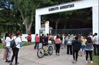 Importante manifestacioacuten frente al Regimiento para pedir justicia por Malevo