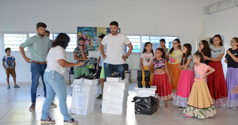 Galli visitoacute la Escuela Municipal de Folklore del NIDO del Progreso