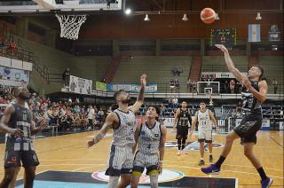 Estudiantes logró anoche una nueva victoria en el Maxigimnasio