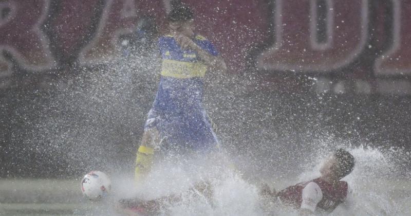 El final del partido se vio interrumpido por un diluvio torrencial