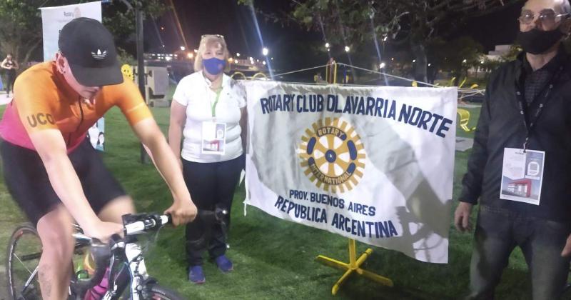 Beatriz Bouciguez y Osvaldo Barbosa ambos de Rotary Club Olavarría Norte en Parque Mitre