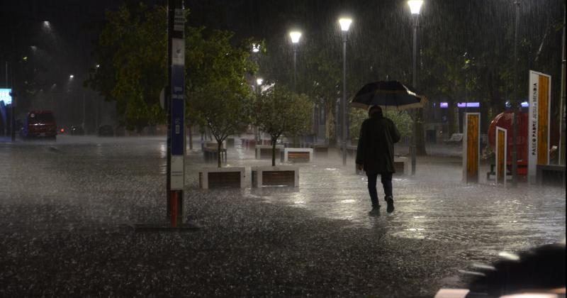 Se registraron 636 miliacutemetros de lluvia y sigue el alerta amarillo por tormentas