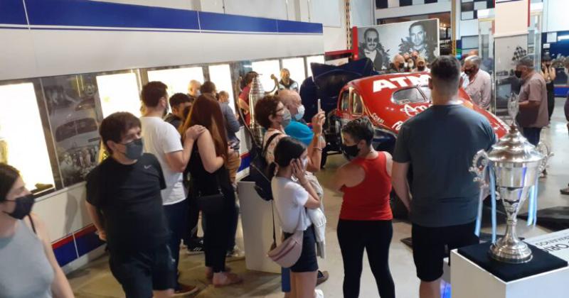 Mucha gente se acercó a escuchar el sonido de La Galera de los Emiliozzi