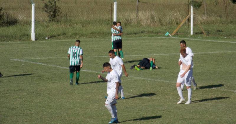 Hinojo festeja tras el gol de Alveira