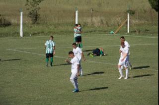 Hinojo festeja tras el gol de Alveira