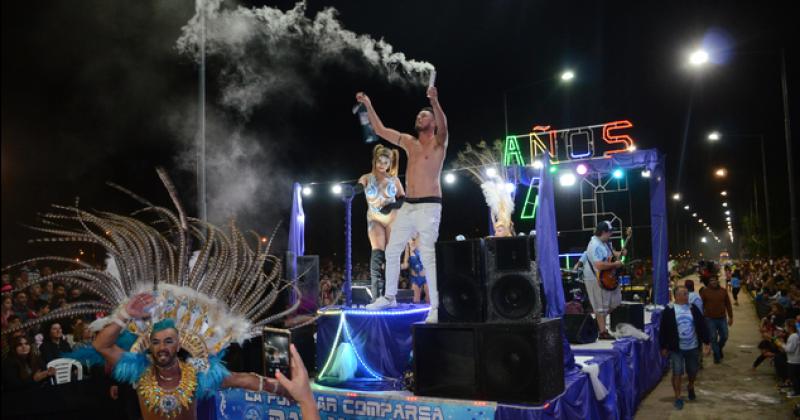 Los Corsos calentaron la noche olavarriense con alegriacutea y color