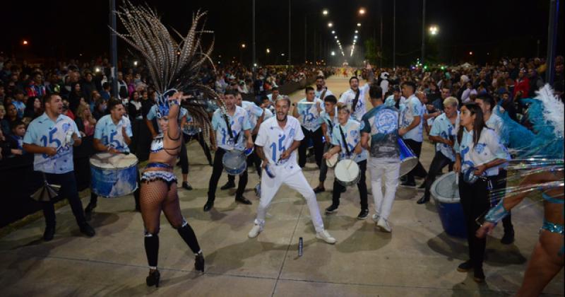 Los Corsos calentaron la noche olavarriense con alegriacutea y color