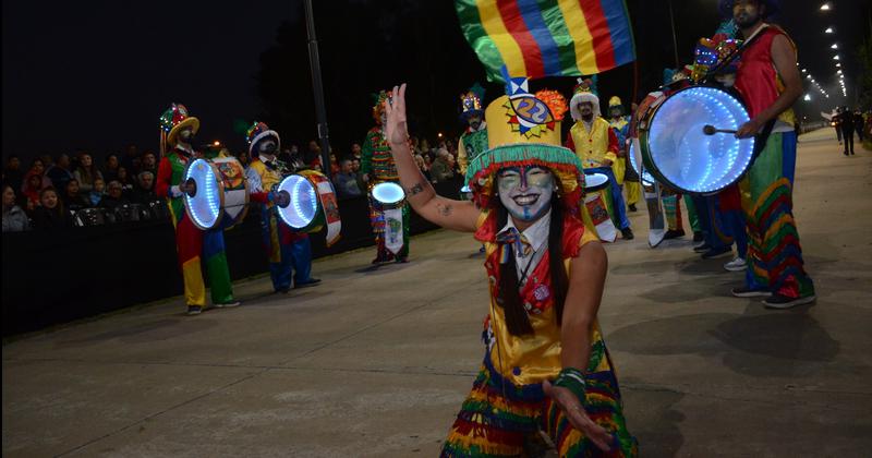 Los Corsos calentaron la noche olavarriense con alegriacutea y color