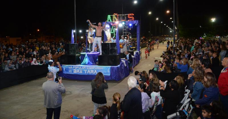 Los Corsos calentaron la noche olavarriense con alegriacutea y color