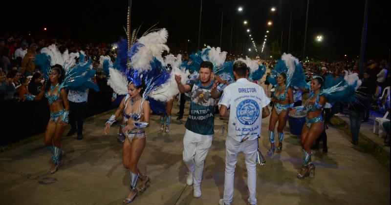 Los Corsos calentaron la noche olavarriense con alegriacutea y color