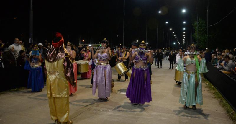 Los Corsos calentaron la noche olavarriense con alegriacutea y color