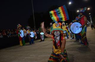 Los Corsos calentaron la noche olavarriense con alegriacutea y color