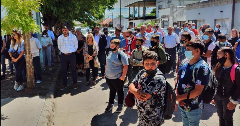 Galli encabezoacute el acto de inicio del ciclo lectivo en la Escuela Secundaria Nordm7