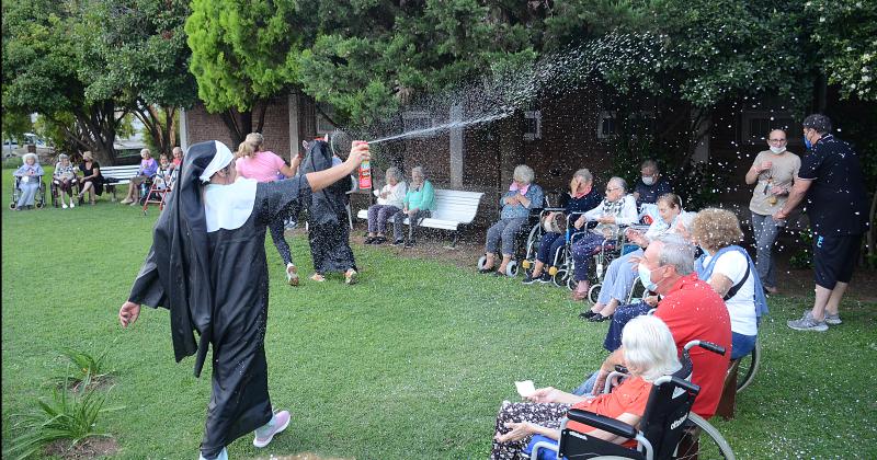 El Hogar de Ancianos San Vicente de Paul se vistió de carnaval