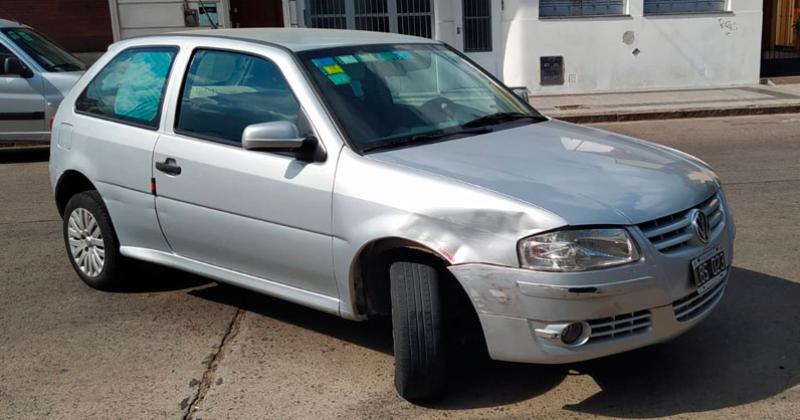 Una mujer se descompensoacute y chocoacute otro vehiacuteculo estacionado