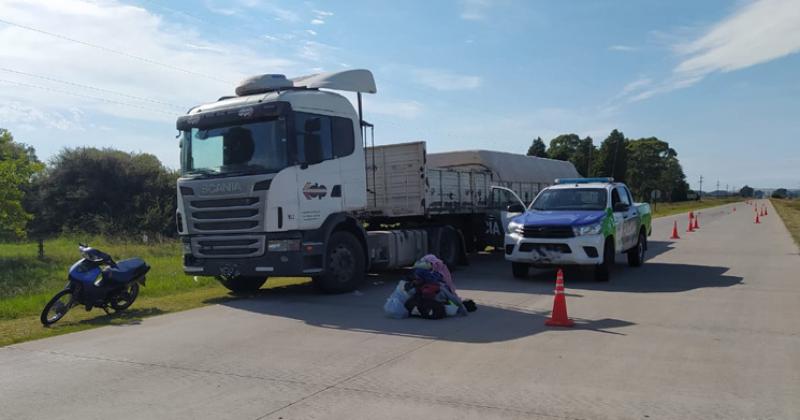 Un motociclista falleció tras chocar con un camión en Ruta 226