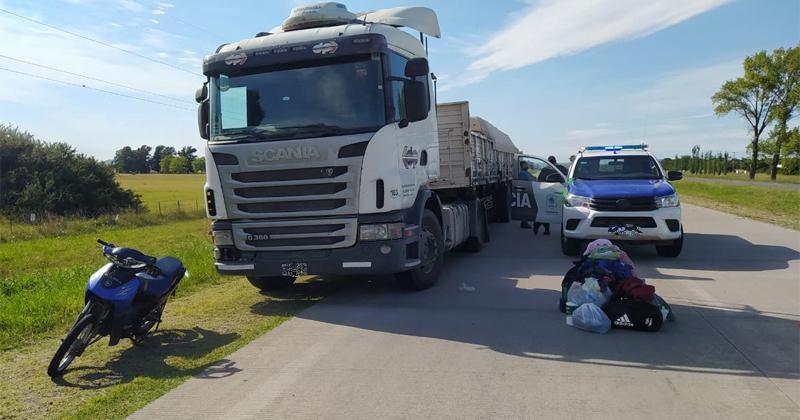 Un motociclista fallecioacute tras ser impactado por un camioacuten en Ruta 226