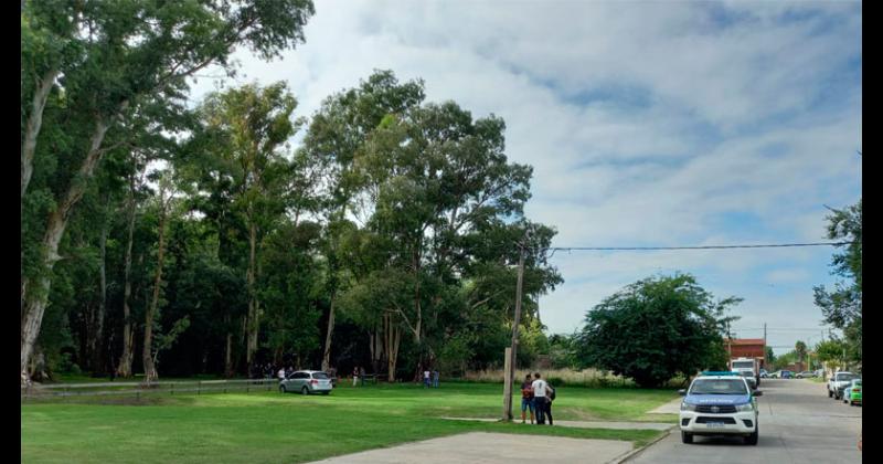 Policía Científica y de Fiscalía trabajan en el lugar